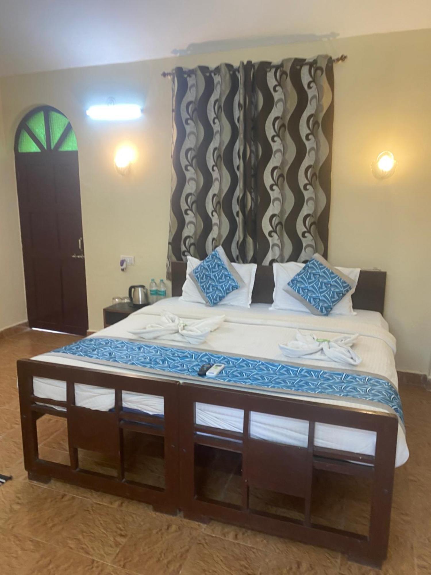 Baga Beach Palms Exterior photo