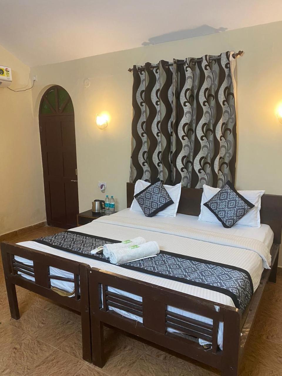 Baga Beach Palms Exterior photo
