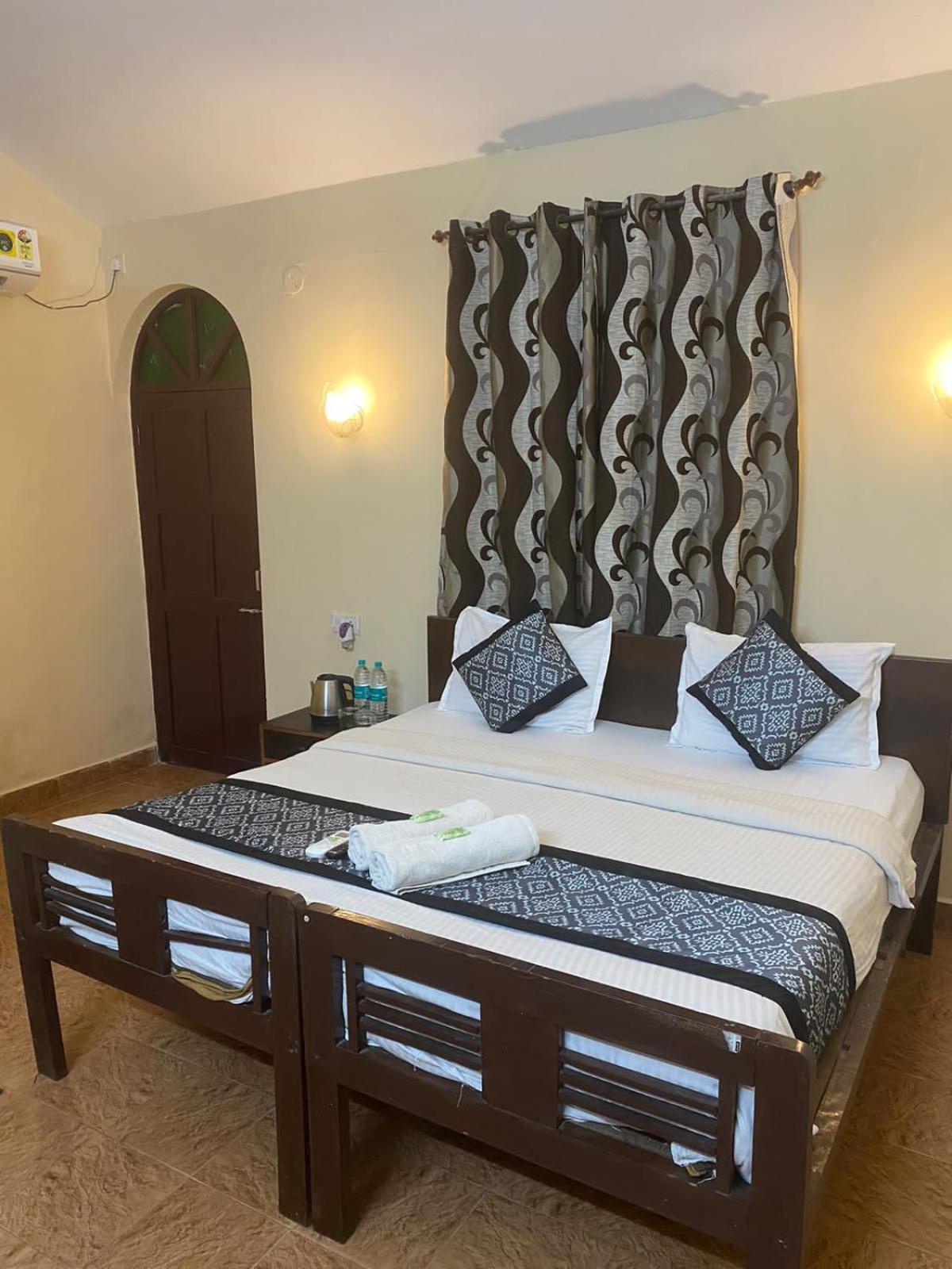 Baga Beach Palms Exterior photo